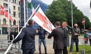 В Латвии на ЧМ по хоккею официальный флаг Белоруссии заменили на знамя оппозиционных сил