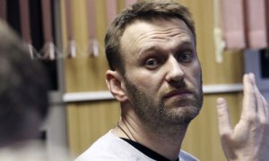 Навальный подал в суд на Пескова из-за обвинений в сотрудничестве с ЦРУ