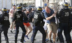 Во Франции двух россиян приговорили к 3 и 10 годам тюрьмы за драку с футбольными фанатами на Евро-2016
