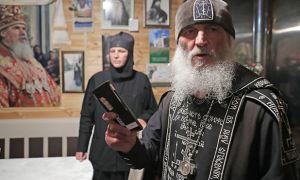 Силовики взяли штурмом Среднеуральский монастырь и задержали схиигумена Сергия