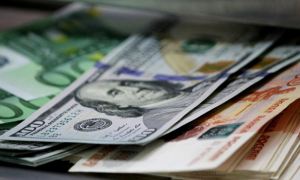 Российским банкам разрешили возобновить продажу наличной валюты, но ее практически нигде нет