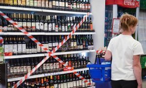 Российские ритейлеры столкнулись с массовым отказом в продлении лицензии на продажу алкоголя
