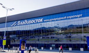 В аэропорту Владивостока двух пассажиров сняли с рейса за драку из-за места у окна