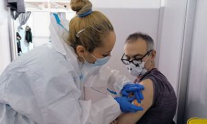 Россиянам предложили вакцина-туры в Сербию за импортными прививками