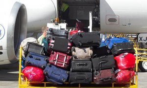 Грузчикам аэропорта «Шереметьево» повысили зарплату в пять раз из-за «багажного коллапса»