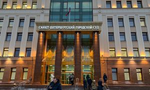 Житель Петербурга потребовал приостановить работу судов из-за «омикрона»