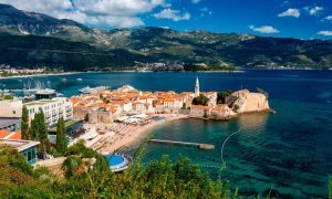 Власти Черногории разрешили въезд в страну российским гражданам