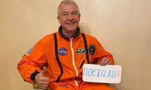 Петербургский депутат от «Единой России» поздравил россиян с Днем космонавтики в форме NASA