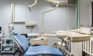 В Новосибирске врача стоматологии уволили после рассказа о сломанном оборудовании и низких зарплатах