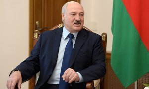 Александр Лукашенко сравнил введенные против него санкции с «вяканием из-под забора»