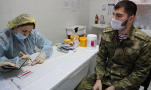 Власти Чечни ввели обязательную вакцинацию для медиков, учителей, чиновников и студентов