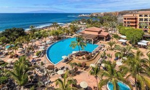 На Тенерифе из-за коронавируса изолировали более тысячи постояльцев отеля H10 Costa Adeje Palace