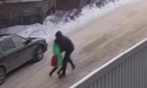 В Иркутске прохожие предотвратили похищение ребенка ранее судимым мужчиной