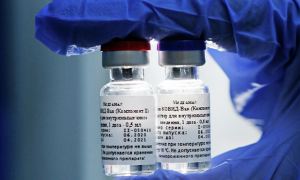 Госдума одобрила законопроект о включении вакцинации от COVID в календарь прививок