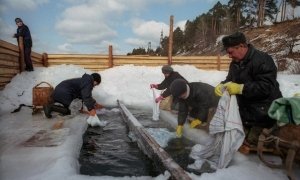 Власти города Буй прорубили прорубь для полоскания белья за 74 тысячи рублей