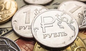 Курс российского рубля подешевел к доллару и евро на 50 копеек