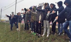 ЧОПовцы «Фудсити» запугивают участников акции протеста против поддельного алкоголя