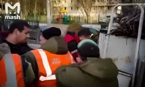 В Москве автовладельцы подрались с сотрудниками городских служб из-за «народной парковки»
