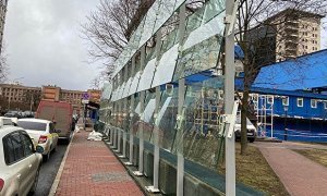В Петербурге к приезду президента вокруг памятника Анатолию Собчаку установили бронированный забор