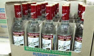 Гаагский суд снял арест с брендов русской водки Stolichnaya и Moskovskaya