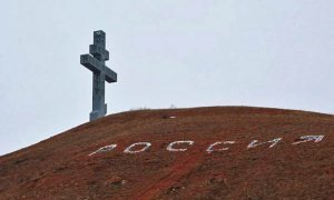 В Красноярске установили 47-метровый крест и оформили его как антенну