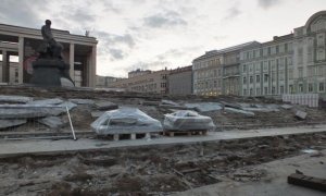 В Москве начали переукладывать лестницу перед библиотекой им. Ленина, которую отремонтировали в 2016 году  