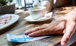 Российским ресторанам и кафе запретили включать чаевые в стоимость заказа