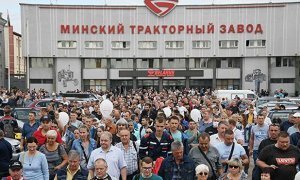 В Минске сотрудники ОМОНа разогнали акцию протеста около тракторного завода