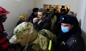 Во Владивостоке депутата от КПРФ задержали за демонстрацию фаллоимитатора подростку 