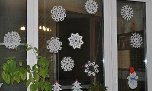 Калининградских полицейских за новогоднюю шутку над коллегой заставили вырезать снежинки из бумаги для всего МВД