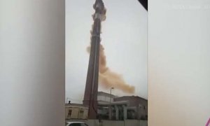 Жители уральского города сообщили о появлении едкого облака оранжево-черного цвета
