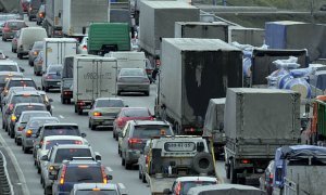 Грузовикам с 2021 года запретят ездить по Московской кольцевой автодороге