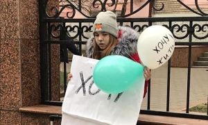 Из-за отсутствия лекарств умерла девушка, выходившая с плакатом «Хочу жить» к Минздраву