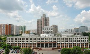 Сотрудников РАНХиГС, отказавшихся от прививки, отстранят от работы без сохранения зарплаты