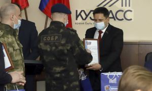 Кемеровские власти в секретной обстановке наградили сотрудников Росгвардии