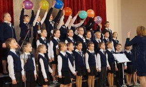 Якутских школьников обяжут ежедневно исполнять российский гимн