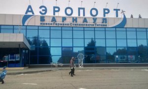 В аэропорту Барнаула у самолета компании Azur Air при посадке загорелась стойка шасси