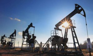Мировые цены на российскую нефть упали ниже 25 долларов за баррель