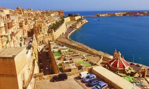 Власти Мальты отменили запрет на въезд в страну непривитых туристов
