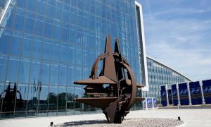 НАТО высылает из Брюсселя российских дипломатов из-за шпионажа