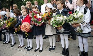 Российский священник призвал готовить девочек к материнству, а не к школе