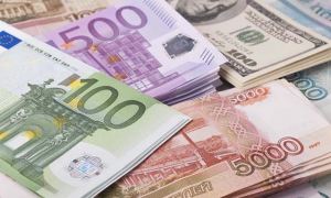 Официальные курсы доллара и евро упали до минимума 2020 года