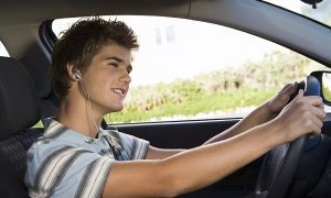 В МВД предложили разрешить 17-летним подросткам с правами садиться на руль