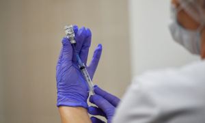 Минздрав Камчатки проводит проверку по факту смерти 18-летней девушки после прививки от COVID-19