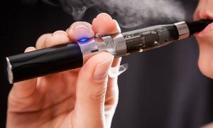 Глава компании-производителя электронных сигарет ушел в отставку из-за гибели 10 курильщиков