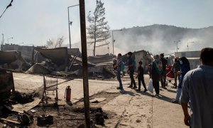 Пожар на греческом острове Лесбос уничтожил крупный лагерь для беженцев