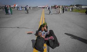 В аэропорту Кабула в результате стрельбы и давки погибли 12 человек