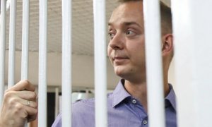 В ФСБ считают, что Иван Сафронов передавал сведения чешской разведке с помощью книги Роя Медведева