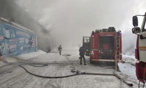 В Красноярске во время тушения пожара на складе автозапчастей погибли трое пожарных