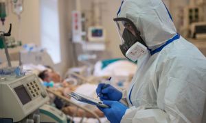В России заболеваемость коронавирусом снизилась до 33 796 случаев в сутки